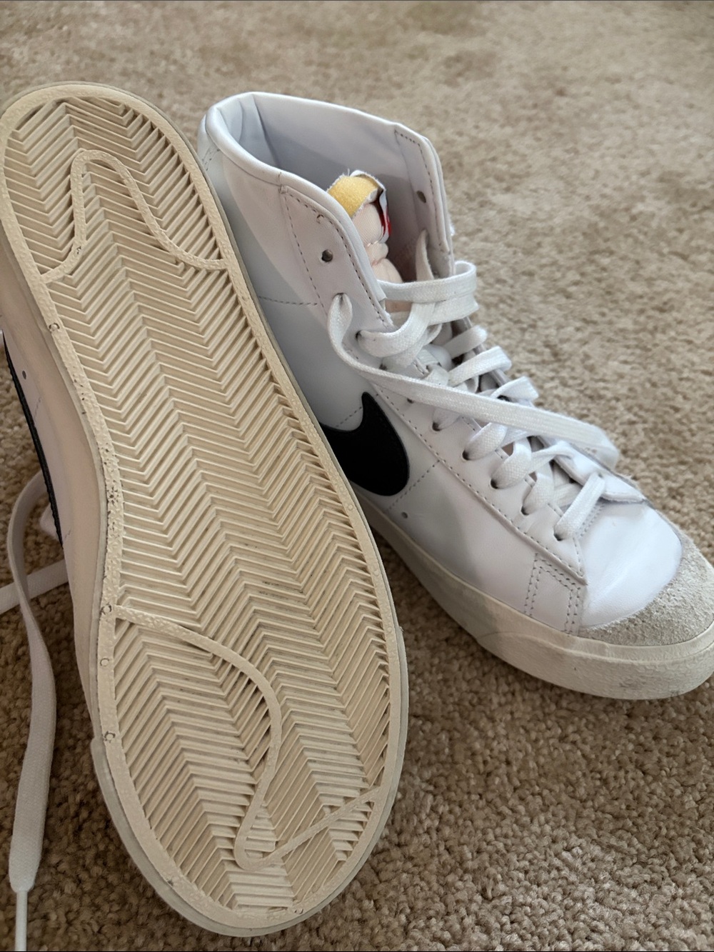 Nike Women’s White Blazer 77 Mid Vintage - Picture 2 of 3